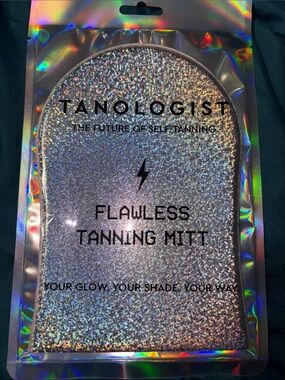 Tanologist Flawless Tanning Mitt in Silver Glitter